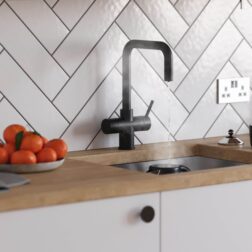 Revisita D Shape Square Matt Black