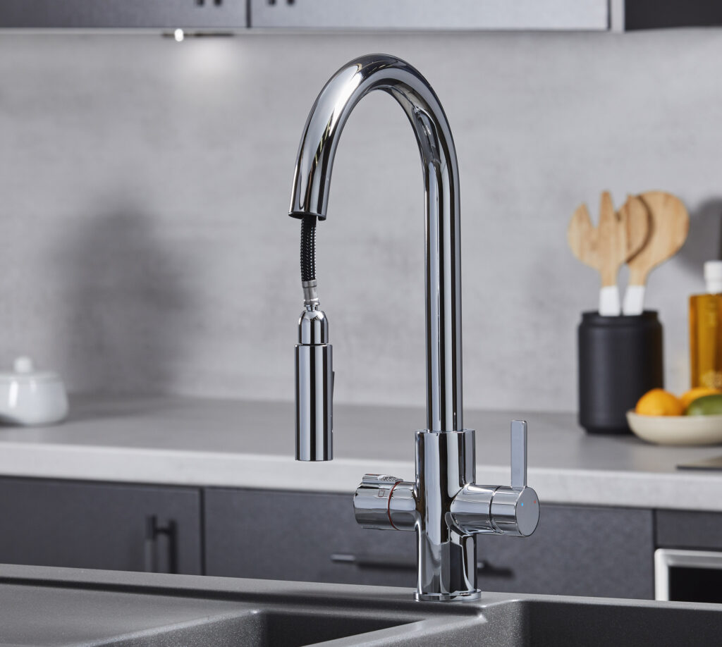 Platina 4-in-1 Taps: Boiling Water Tap with Pull-Out Hose